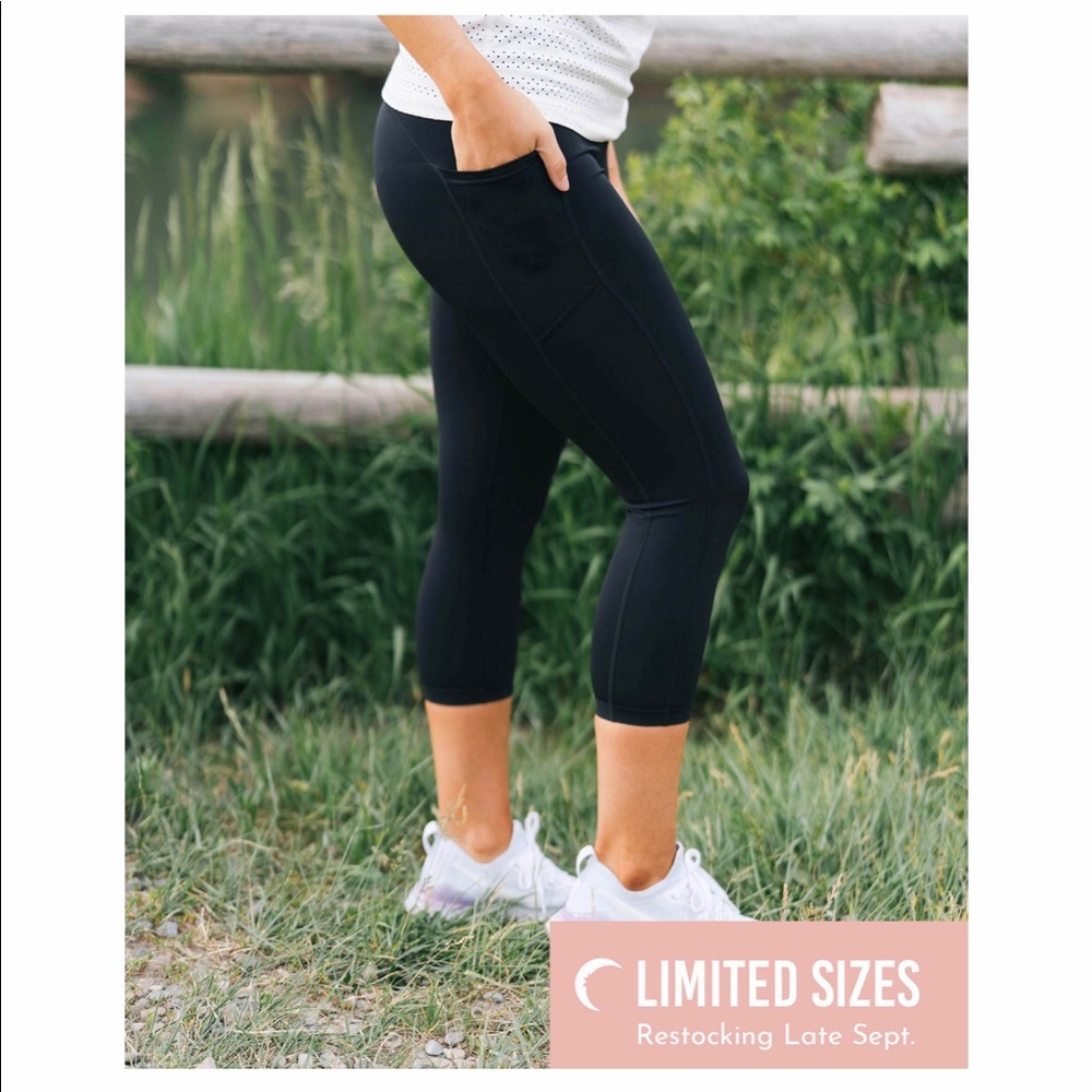 Zyia Black Brilliant Pocket Hi-Rise Capri 20”